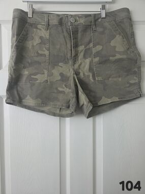 Women's Camo Utility Shorts - Olive Green